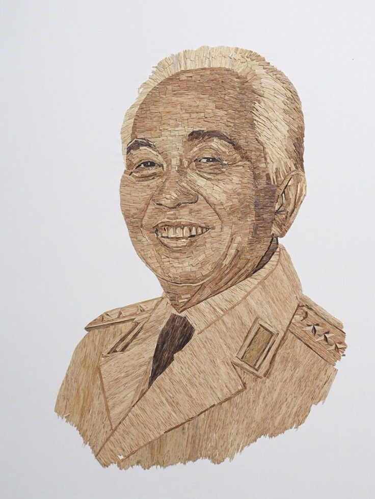 Tranh chân dung Đại tướng Võ Nguyên Giáp, cố Tổng Bí thư Nguyễn Phú Trọng bằng trầm hương.